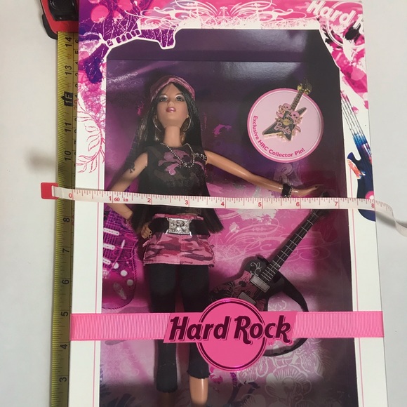 RARE Hard Rock Café Barbie with Exclusive Pin - Picture 6 of 6